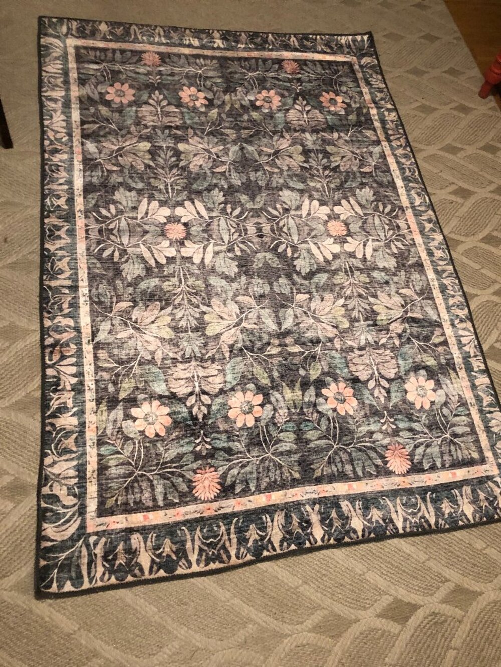 Beautiful 4' X 6' Washable Area Rug "Natalia" - Picture 1 of 6